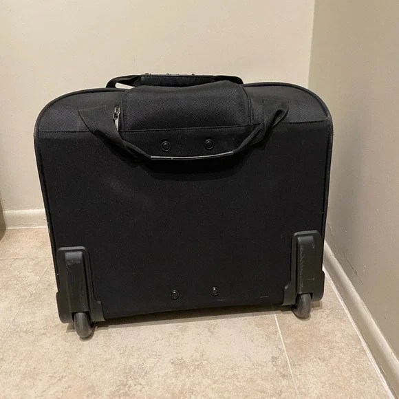 Black Laptop Bag with Durable Fabric and Multiple Compartments